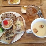 メルクカフェ - タルティーヌセット 見えにくいけど奥にプチデザートも（2012年10月）