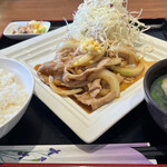 母さんのしょうが焼き - しょうが焼き定食 スタンダード 小 820円。