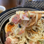 鮮魚鶏出汁麺 沢むら - ネギトロみたいな感じだけど、麺にも合いますね