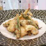 トリワイン ＰＩＫＯＳＨＨＨＵ - アスパラガスと鶏のビールフリット