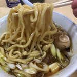 長八 - 麺リフト。以前より不揃い感は無くなりました。