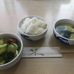 本格中華・薬膳火鍋 源 - サラダ、ご飯、スープ