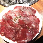 A5黒毛和牛 焼肉食べ放題 肉々苑 - 