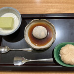 日本料理 太月 - ランチフルコース１７３２５円。そら豆のババロア、葛餅、桜アイス最中。葛餅が専門店をも凌ぐ味わいです（╹◡╹）（╹◡╹）