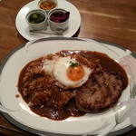 Menaje - ハンバーグカレー（１５０ｇ９００円）です。