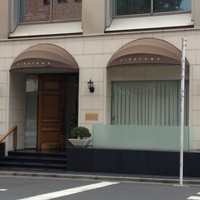 銀座 ひらやま - パリの街角のようなセンスのいい外観