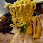 にぼし中華 廣はし - 濃厚にぼしそばちゃーしゅう　麺リフト
