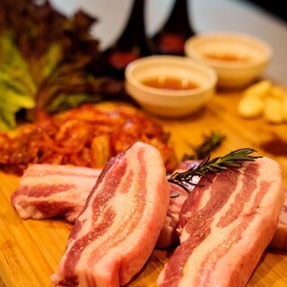 がっつりお肉を食べたいという方に！国産極上豚のサムギョプサル