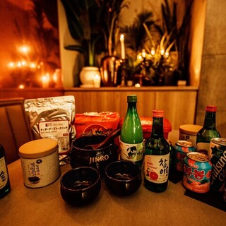 A wide variety of alcoholic beverages including makgeolli and Korean soju☆