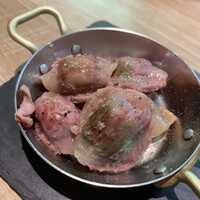 シャルキュ - 砂肝のコンフィ　1つ1つがおおぶり