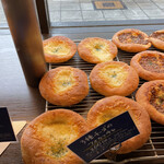 ブーランジュリー パリゴ - ３種のチーズフォカッチャ