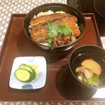 うなぎ海鮮料理 六なぎ - 限定　上うなぎ丼<一尾>　肝焼入り