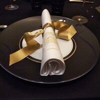 ガストロノミー ジョエル・ロブション - はっじまるよぉ～♪   ナプキンの金刺繍がゴージャスね。