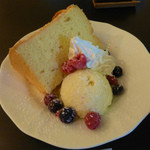 御小屋 - シフォンケーキ（プルーン）セット