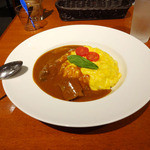 グリックグリル - ふわふわパティシエ卵と牛肉のデミグラスオムライス