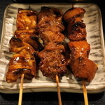 もつ焼き 涌谷 - 2013.2 しろ（220円）、カシラ（170円）、レバ（170円）