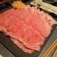 すきやきしゃぶしゃぶ 神戸牛 石田 ハービスPLAZA店 - 写真は4人前です。