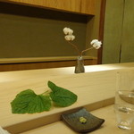 鮨 生粋 - 飾りはこれのみ