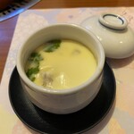海鮮ふぐ料理 殿 - 付き出しは茶碗蒸しで、具材はふぐメーン