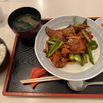下々味 - 茄子と鶏肉とキノコの黒味噌炒め定食