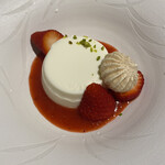Ris. - ココナッツ風味のパンナコッタ ファーマーズキタガワさんの苺