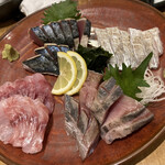 ニュータナカヤ - 刺身盛り合わせブリ、太刀魚、カツオたたき、クロムツ