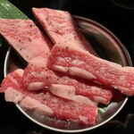 牛タン・ホルモン焼肉 勇拓 八王子店 - カルビ（ハーフ）　588円（税抜）