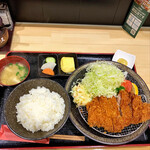 Myお家ごはんと酒肴 キッチン今泉 - 三元豚ロースカツ定食250g 1200円税込　お得☆