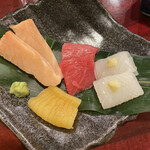 寿し処 春道 - 桜鱒のハラスのルイベ　中トロ　槍イカ　数の子