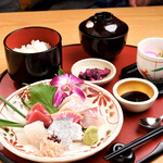 Mie sashimi set meal