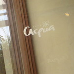 aqua - 入口ドアのロゴ