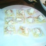 アゴラ - 海老とチーズのクラッカー乗せ