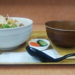 小さな食堂 ヒロ - チャーシュー丼(税込)550円 ※正面から (2022.04.26)