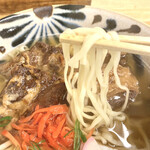 沖縄料理 あちこーこー - 麺の食感はうどんに近くてもっちもち。