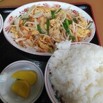 福臨 - 日替りランチB玉子とニラもやし炒＋鶏唐揚（２コ）定食ご飯大盛り