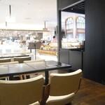 ル・ショコラ・アラン・デュカス - 店内