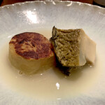 蒼 - ぎゃーーーうめえええええええええ！
      鮑ぷゆぷゆ！
      スープアッサリしてるけどバター香る！
      ジャガイモがサツマイモみたいな質感で芋嫌いの私にもうめえ！