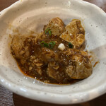 家庭料理居酒屋 よってって - 小鉢の麻婆豆腐は初体験！飯が進む一品でした。
      
      もちろん、うままままーでしたよ(^^)