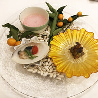 Ristorante IL PRINCIPE - ストゥッツィキーノ ・新玉ねぎのパンナコッタ（甘海者・もんご鳥賊・ビーツ） ・真いわしのマリナータ（鮑コンフィ・泉州ふき・キャロルセプン） ・焦がし小麦のチェンチサラーティ（日本猪牧場いのししパテ・蕗の薹）
