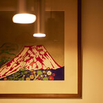 Nanaya Ginza - 壁には著名な日本画家の作品が飾られています。