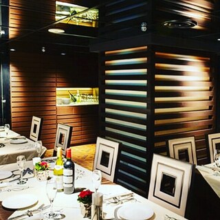 黒を基調としたシックでモダンなお洒落個室
                                          
                                          少人数パーティーにおすすめです。
                                          
                                          