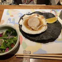 九つ井 本店 - ホタテ焼き、サラダ