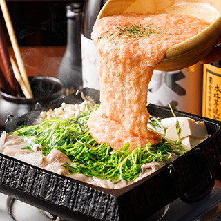 迫力満点の「明太とろろ鍋」は必食◆豊富な馬肉料理もぜひ