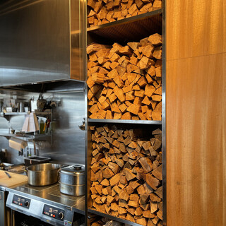 火入れには豪雨被害の流木を活用