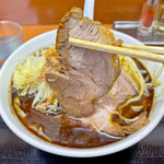 肉煮干中華そば 鈴木ラーメン店 - 厚手でボリュームのあるチャーシュー