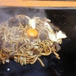 Nakamuraya Daburu Osebun - 焼うどんは、お好みでたまごやおでんのこんにゃくをトッピングすると美味しいですよ(^O^)／