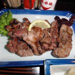 もつ焼　多しろ - 豚たん焼き　肉厚でジューシー