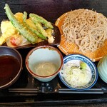 甚五郎 - やわらかいかと旬野菜の天ぷらセット(冷)！