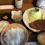 とんかつ美多 - ロースかつ定食全景