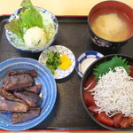 弥次喜多 - 駿河丼（￥1130）＋まぐろのなかおち天日干し（￥350）。まさにマグロ尽くしの一膳に仕上がった